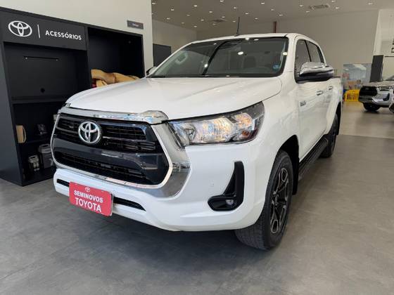 TOYOTA HILUX 2.8 D-4D TURBO DIESEL CD SRV 4X4 AUTOMÁTICO